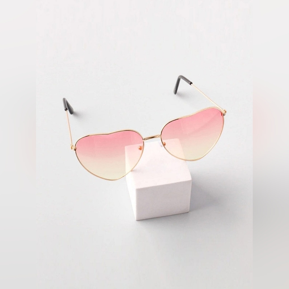 Heart-Shaped Pink Sunglasses Valentine's Day Gift